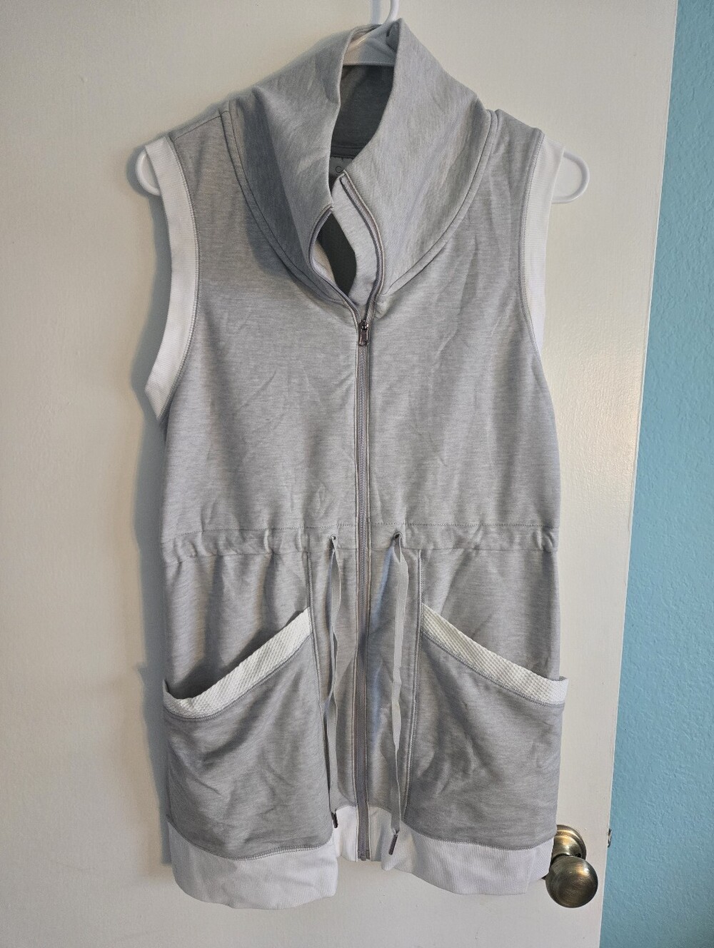 CALIA by Carrie Underwood Light Gray Sleeveless Zip-Front Vest
